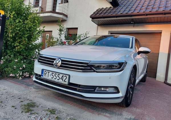 Volkswagen Passat cena 82999 przebieg: 125000, rok produkcji 2016 z Leszno małe 154